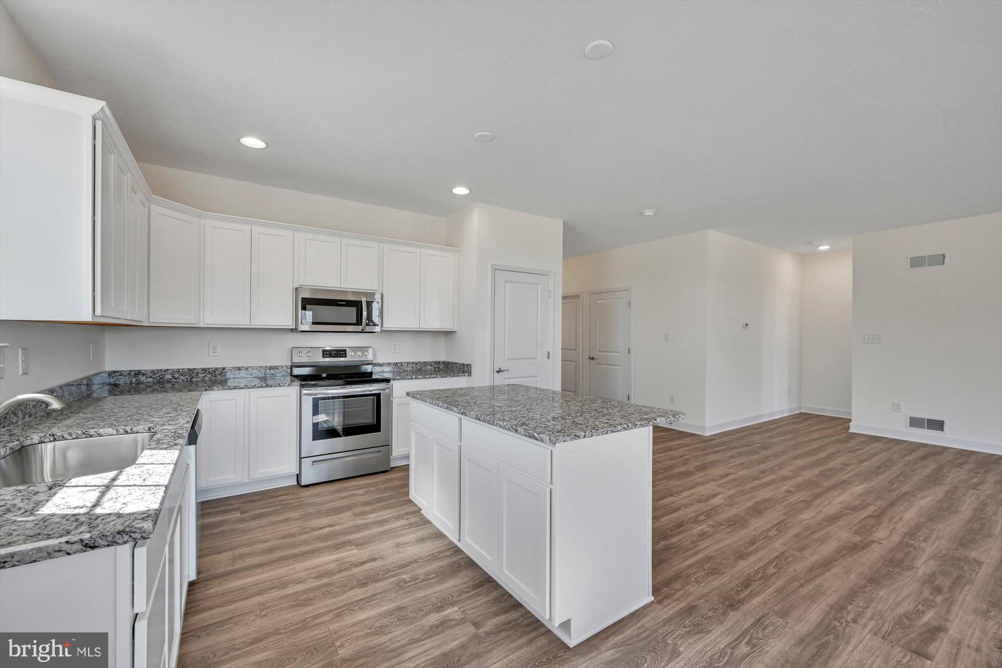 14 Aviary Drive, Unit B11 Gettysburg, PA 17325 - Photo 14 of 32 Stainless steel appliances