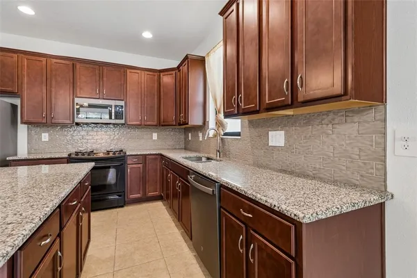 $439,777 | 1214 Florablu Drive, Seffner, FL 33584