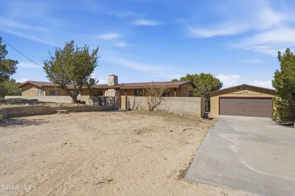 a view of a dry yard with a house