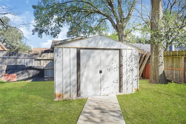 a view of a back yard of the house