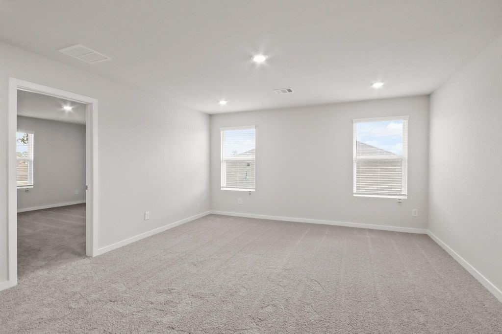 496 Shoreview Drive Conroe, TX 77303 - Photo 13 of 20 an empty room with a window