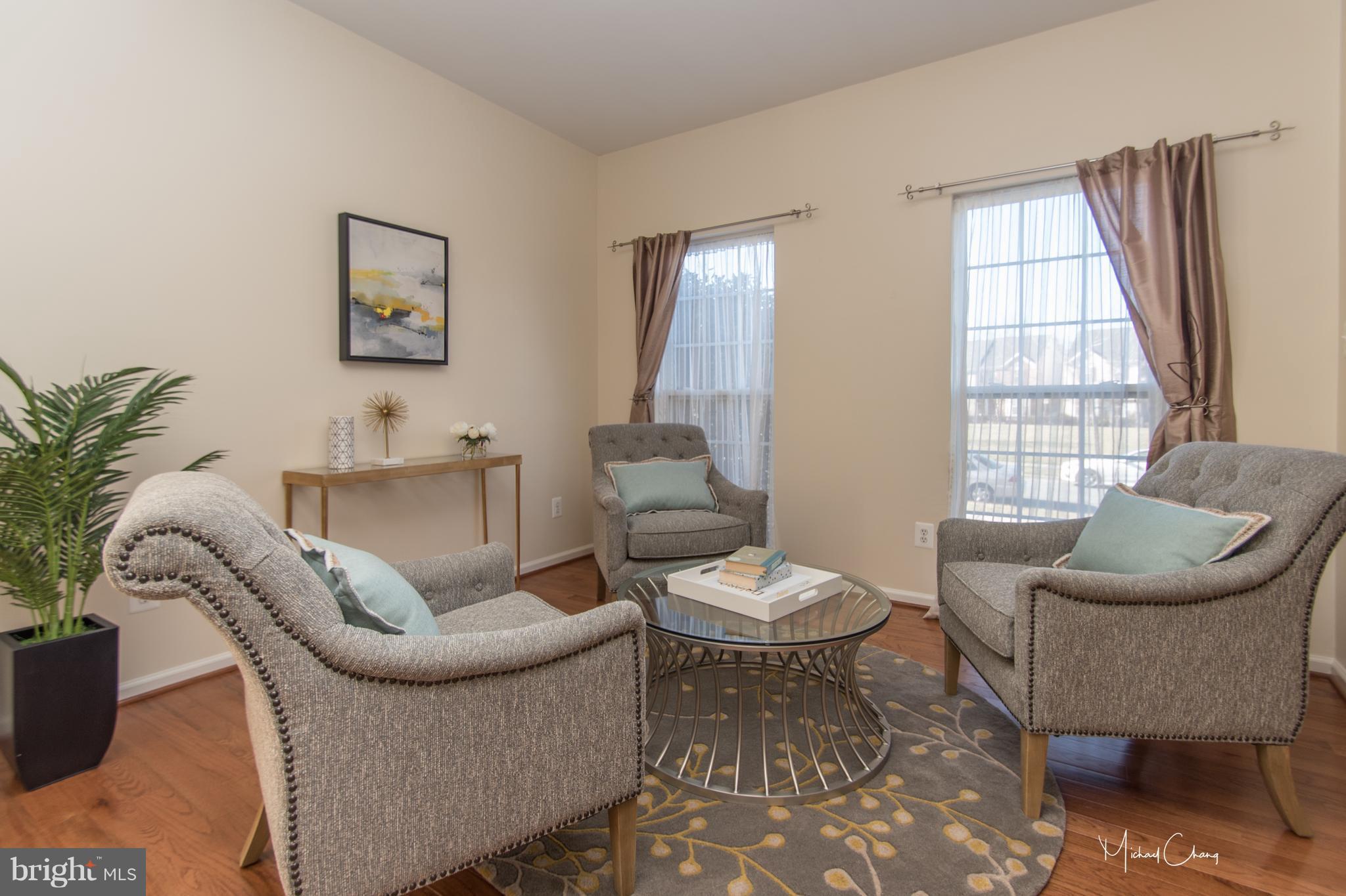 13840 Lullaby Road Germantown, MD 20874 - Photo 3 of 27 Living Room