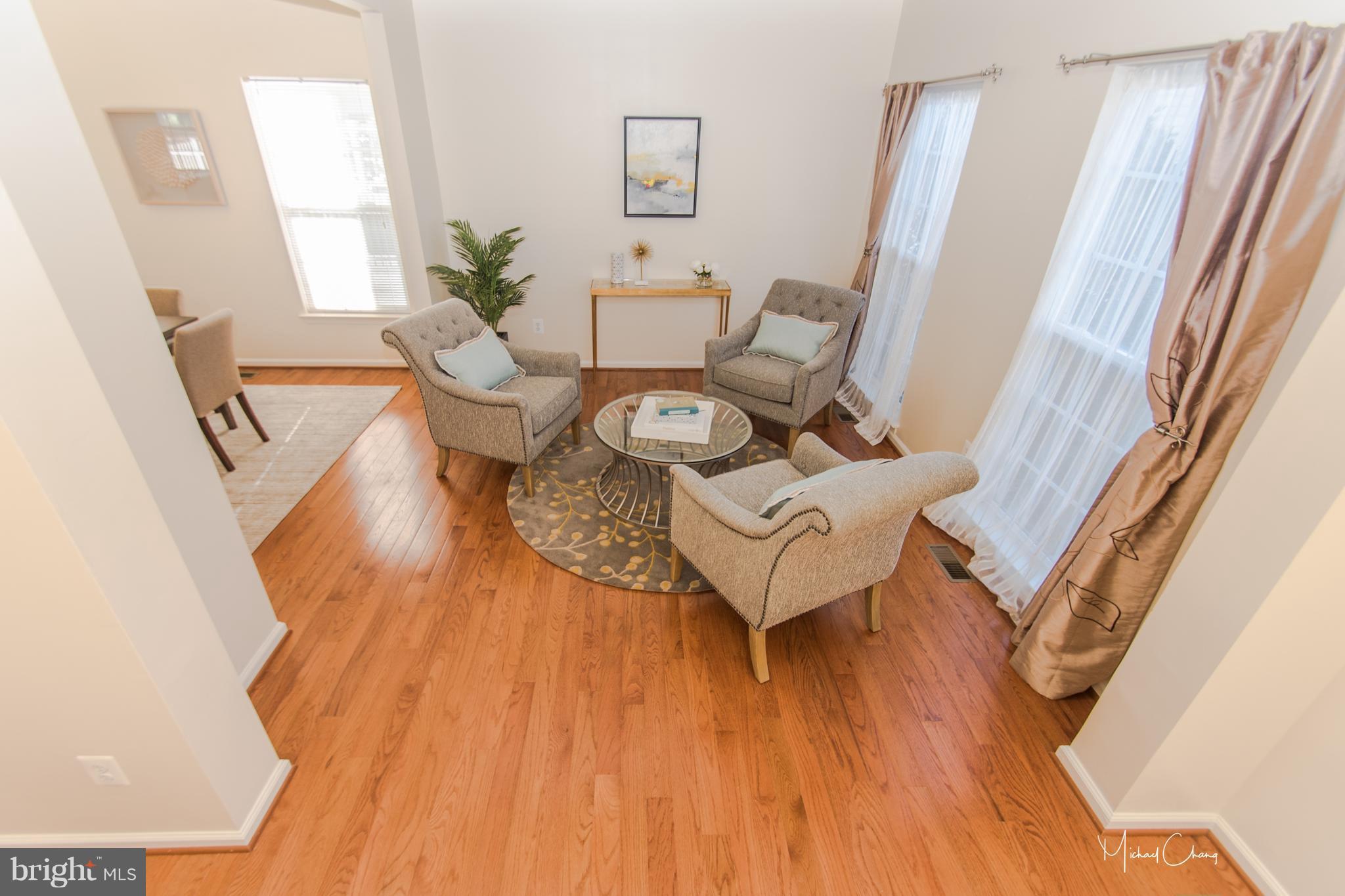 13840 Lullaby Road Germantown, MD 20874 - Photo 4 of 27 Living Room