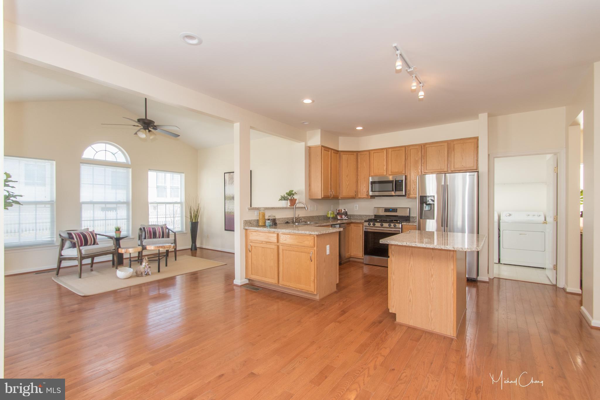 13840 Lullaby Road Germantown, MD 20874 - Photo 9 of 27 Kitchen