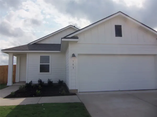$1,995 | 303 Cold Springs Loop, Bastrop, TX 78602