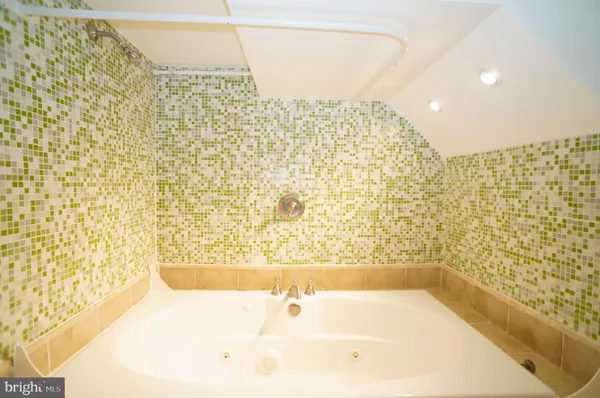 $2,975 | 2161 North Brandywine Street, Arlington, VA 22207