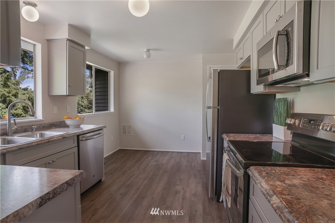 2614 Southeast 16th Street Renton, WA 98058 - Photo 10 of 22 Gallery Image 10