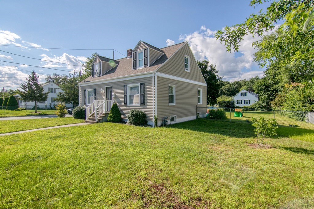 348 New Ludlow Road Chicopee, MA 01020 - Photo 3 of 25 Gallery Image 3