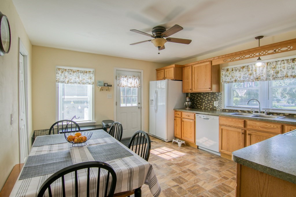 348 New Ludlow Road Chicopee, MA 01020 - Photo 5 of 25 Gallery Image 5