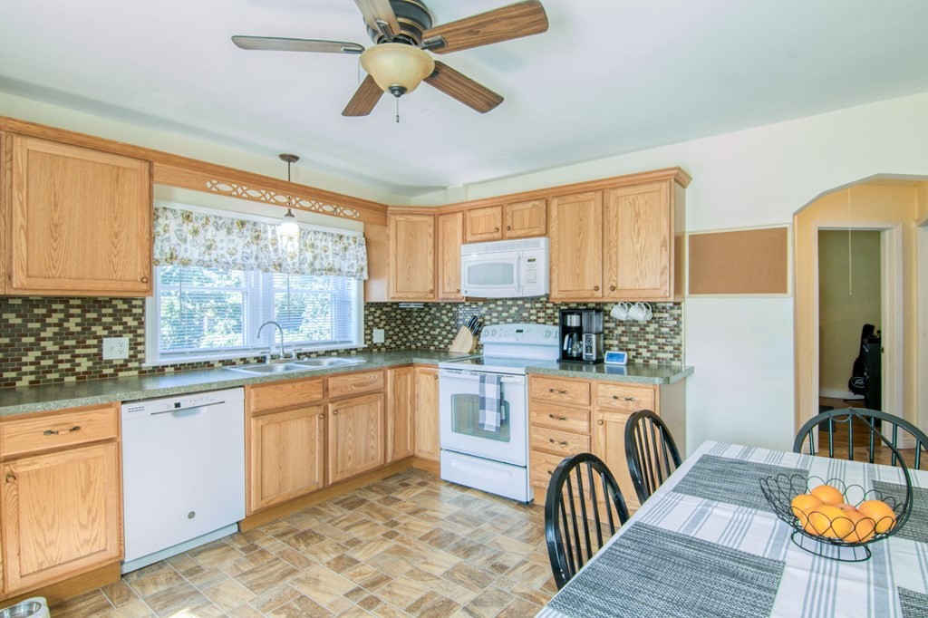 348 New Ludlow Road Chicopee, MA 01020 - Photo 7 of 25 Gallery Image 7