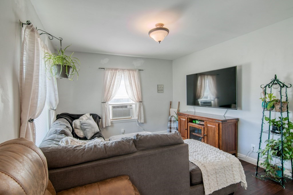 348 New Ludlow Road Chicopee, MA 01020 - Photo 9 of 25 Gallery Image 9
