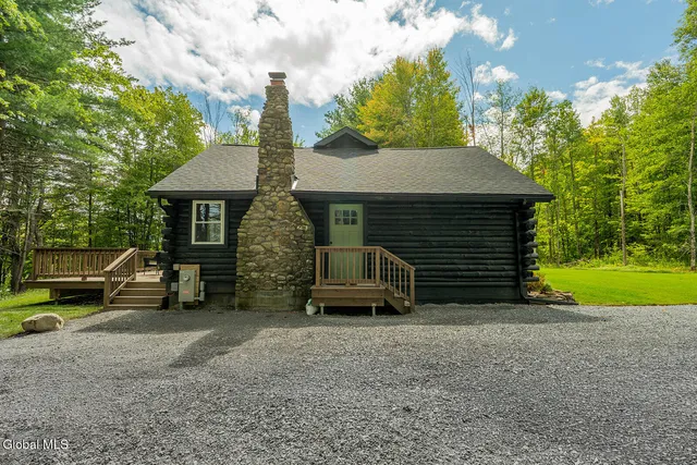 $479,000 | 131 Powder Horn Way, Argyle, NY 12809