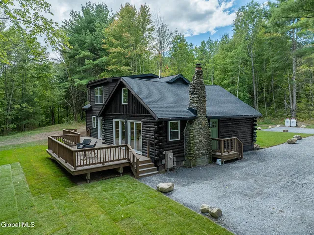 $479,000 | 131 Powder Horn Way, Argyle, NY 12809