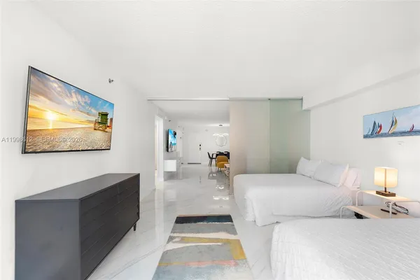 $4,900 | 2401 Collins Avenue, Unit 1007, Miami Beach, FL 33140