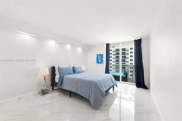 $4,900 | 2401 Collins Avenue, Unit 1007, Miami Beach, FL 33140