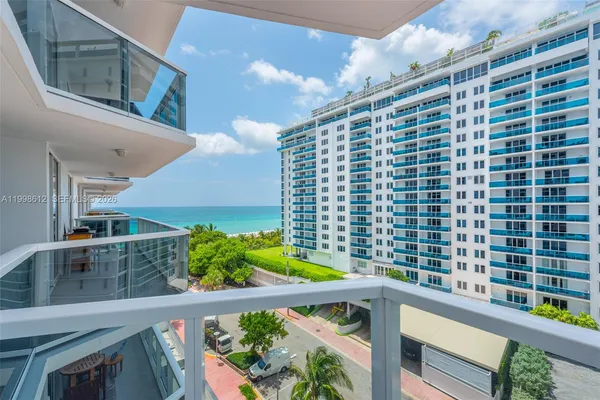 $4,900 | 2401 Collins Avenue, Unit 1007, Miami Beach, FL 33140