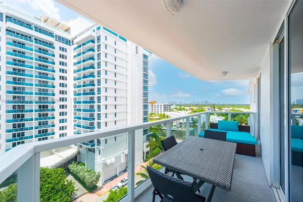$4,900 | 2401 Collins Avenue, Unit 1007, Miami Beach, FL 33140