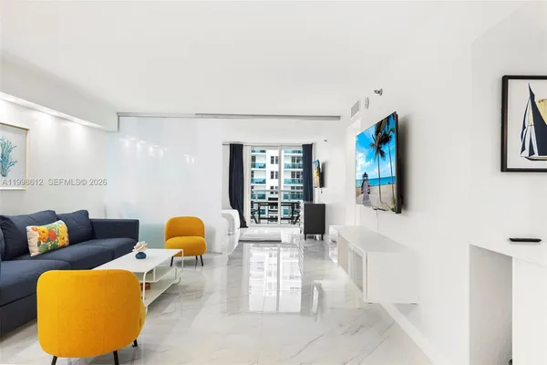 $4,900 | 2401 Collins Avenue, Unit 1007, Miami Beach, FL 33140