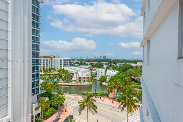 $4,900 | 2401 Collins Avenue, Unit 1007, Miami Beach, FL 33140