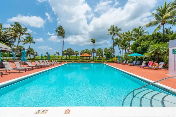 $4,900 | 2401 Collins Avenue, Unit 1007, Miami Beach, FL 33140