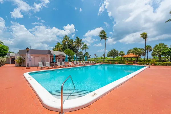 $4,900 | 2401 Collins Avenue, Unit 1007, Miami Beach, FL 33140