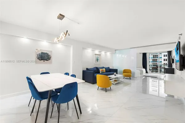 $4,900 | 2401 Collins Avenue, Unit 1007, Miami Beach, FL 33140