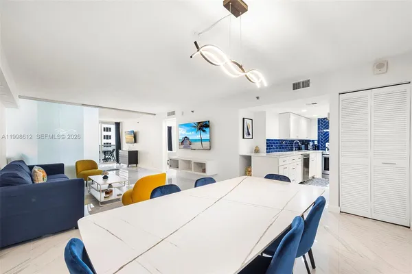 $4,900 | 2401 Collins Avenue, Unit 1007, Miami Beach, FL 33140