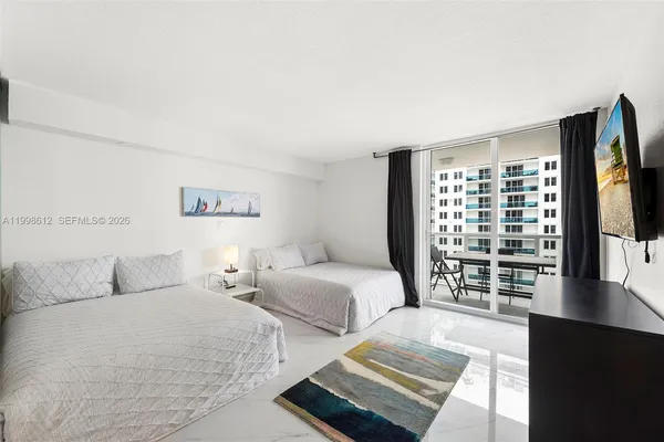 $4,900 | 2401 Collins Avenue, Unit 1007, Miami Beach, FL 33140