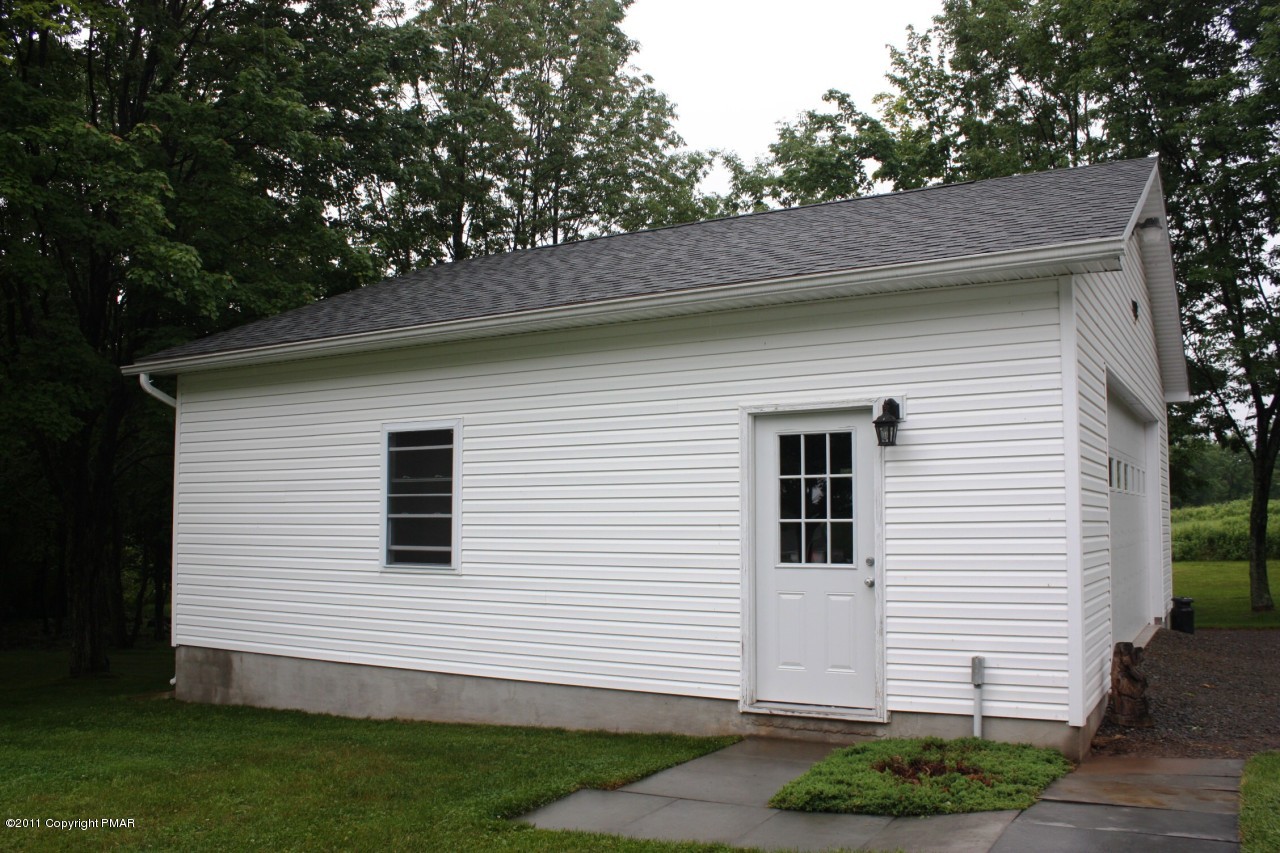 65 Stanet Road Moscow, PA 18444 - Photo 3 of 16 2-car garage -- 28x28