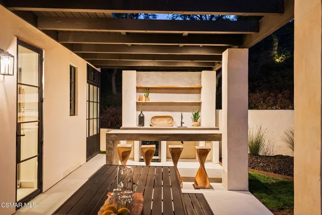 $3,895,000 | 33235 Mulholland Highway, Malibu, CA 90265