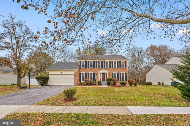a picture of a wall with white and white floor