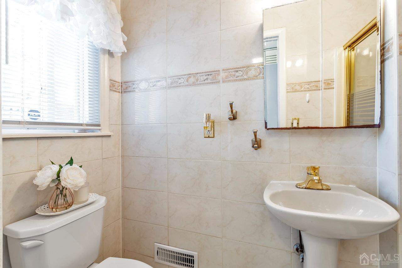 75 Gage Road East Brunswick, NJ 08816 - Photo 17 of 30 Gallery Image 17