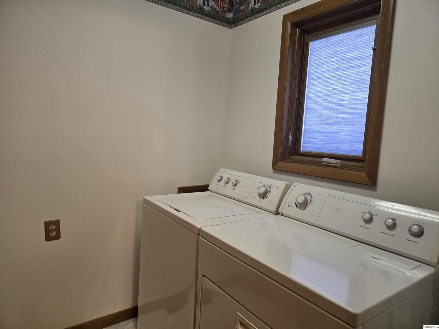 239 Rogers Road Carthage, IL 62321 - Photo 6 of 23 a utility room with dryer and washer