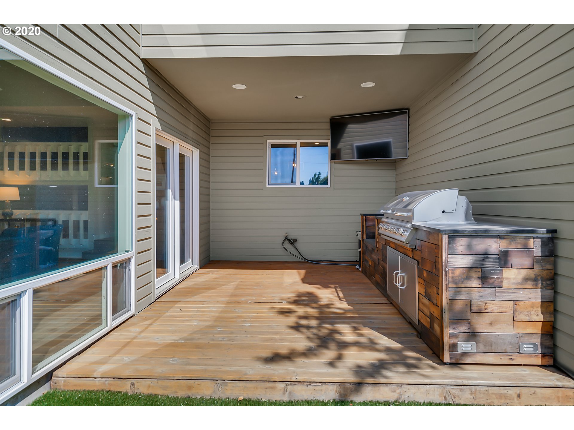 329 Country Club Road Eugene, OR 97401 - Photo 26 of 32 Gallery Image 26