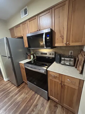 $3,275 | 1818 South Lakeshore Boulevard, Unit 20, Austin, TX 78741
