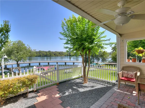 $3,275 | 1818 South Lakeshore Boulevard, Unit 20, Austin, TX 78741