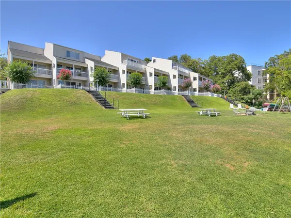 $3,275 | 1818 South Lakeshore Boulevard, Unit 20, Austin, TX 78741