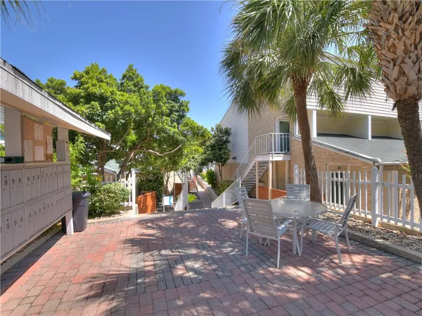 $3,275 | 1818 South Lakeshore Boulevard, Unit 20, Austin, TX 78741