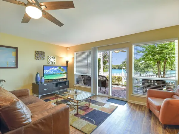 $3,275 | 1818 South Lakeshore Boulevard, Unit 20, Austin, TX 78741
