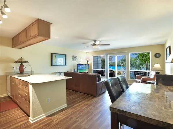 $3,275 | 1818 South Lakeshore Boulevard, Unit 20, Austin, TX 78741