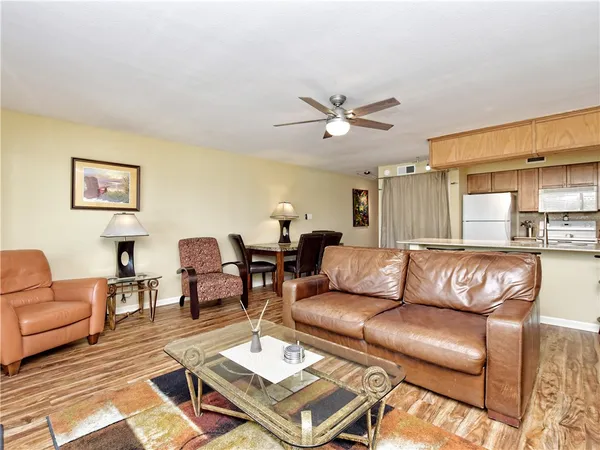 $3,275 | 1818 South Lakeshore Boulevard, Unit 20, Austin, TX 78741