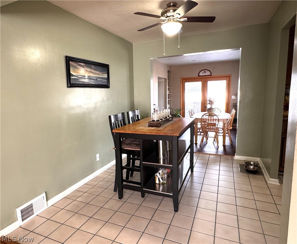 29967 Warren Road Wickliffe, OH 44092 - Photo 11 of 32 Dining/gathering space, tile floor