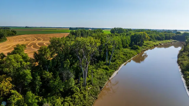 $618,000 | 430 430th Avenue Southwest, East Grand Forks, MN 56721