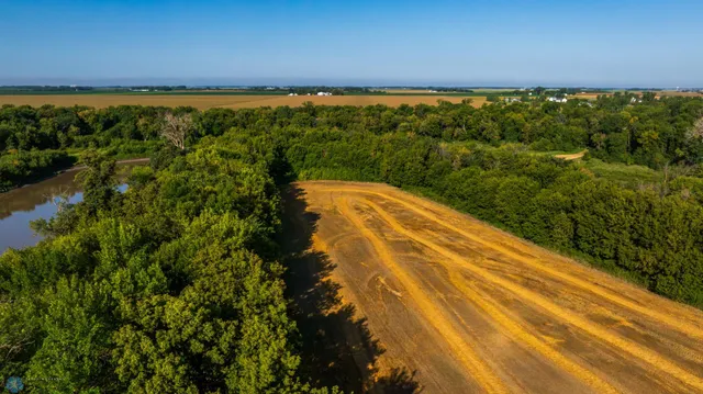 $618,000 | 430 430th Avenue Southwest, East Grand Forks, MN 56721