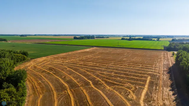 $618,000 | 430 430th Avenue Southwest, East Grand Forks, MN 56721