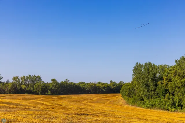 $618,000 | 430 430th Avenue Southwest, East Grand Forks, MN 56721