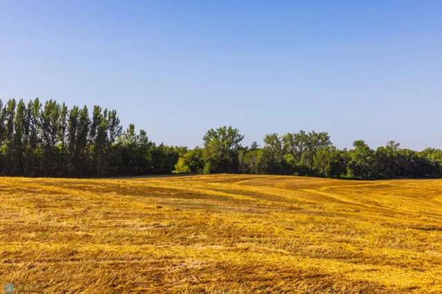 $618,000 | 430 430th Avenue Southwest, East Grand Forks, MN 56721