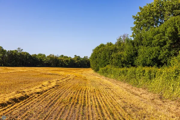 $618,000 | 430 430th Avenue Southwest, East Grand Forks, MN 56721