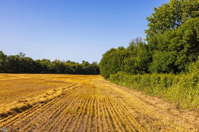 $618,000 | 430 430th Avenue Southwest, East Grand Forks, MN 56721