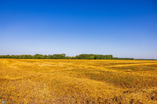 $618,000 | 430 430th Avenue Southwest, East Grand Forks, MN 56721